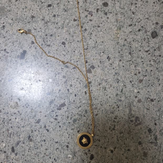 베르사체 메두사 목걸이