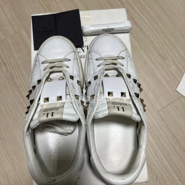 발렌티노 락스터드 스니커즈 39