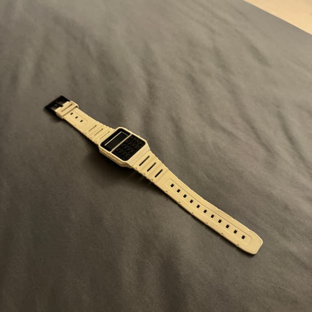 카시오 계산기 시계 베이지 팝니다!