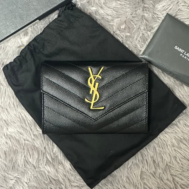 [풀구성] 입생로랑 마틀라세 엔벨로프 중지갑 블랙