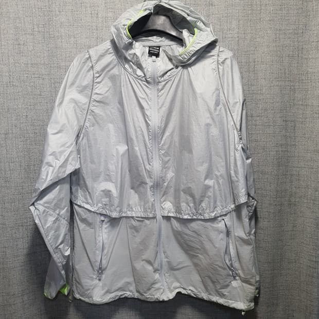 언더아머 라이트웨이트 임파스 바람막이 