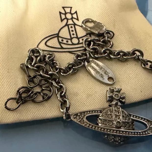 비비안웨스트우드 팔찌 미니 바스 릴리프 ORB 건메탈