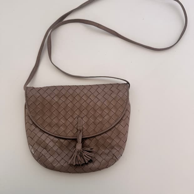  보테가 베네타(Bottega Veneta) 인트레치아토 크로스바디백
