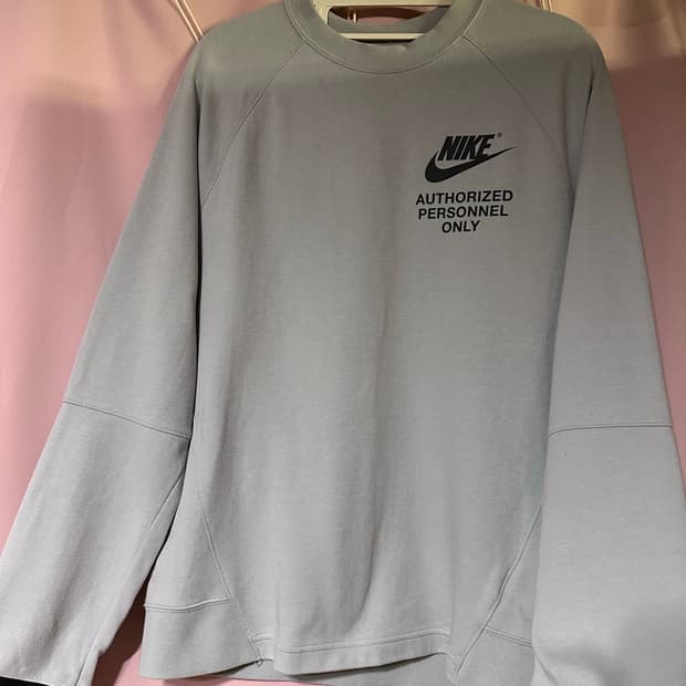 나이키 그레이 롱슬리브 티 나이키 그래픽 크루 탑 맨투맨 회색 나이키티