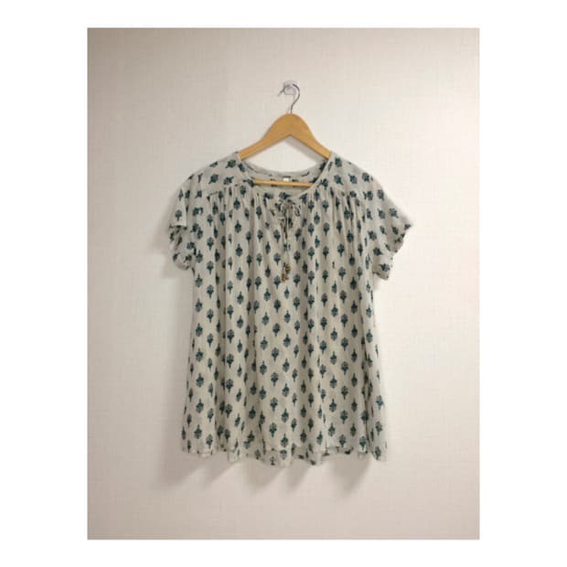 빈티지 에스닉 패턴 베이지 블라우스 탑