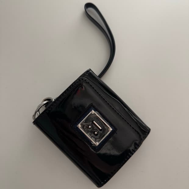 아크네스튜디오 페이스 로고 지갑