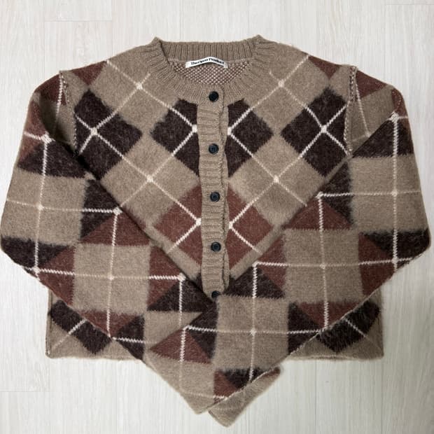 theopen product(더오픈프로덕트) 아가일 니트 가디건