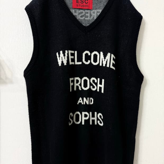 [OS] ESC studio 레터링 니트 베스트