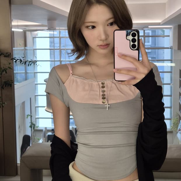 하츠투하츠 지우 착용 플리즈노팔로우 케이티 버튼 탑 Katie Butto