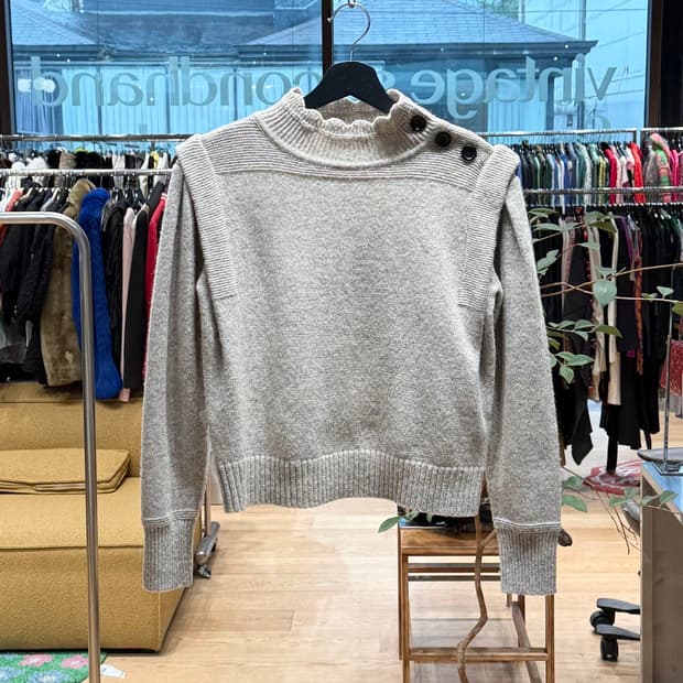 이자벨 마랑 오트밀 숄더 버튼 니트 