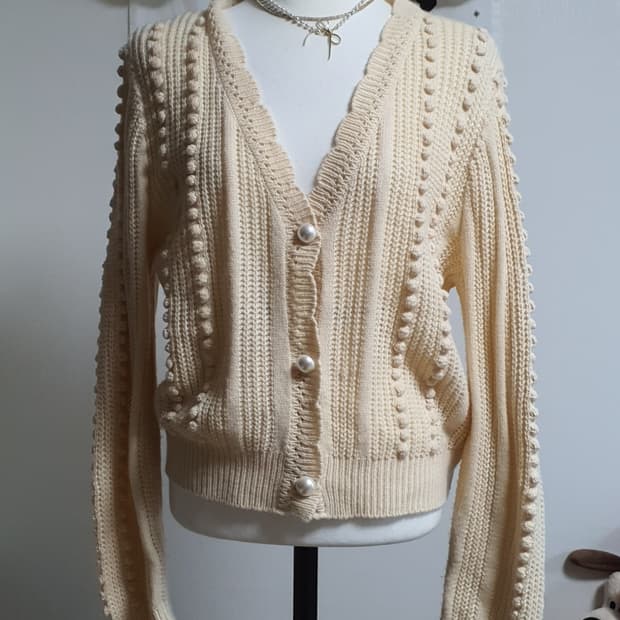 [모리걸] 아이보리 꽈배기 진주 단추 가디건