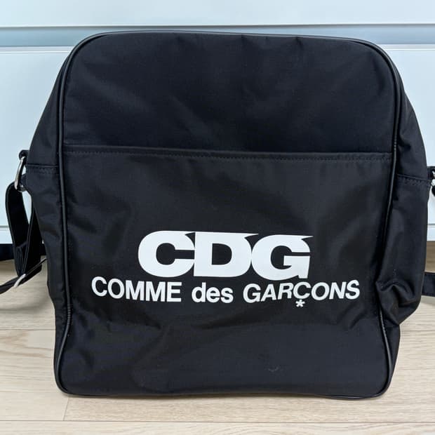 꼼데가르송 CDG 크로스백 M