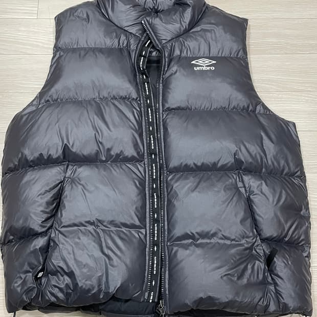 엄브로 패딩 조끼 1회착