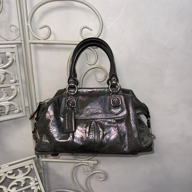 Coach metal silver buckle logo 숄더백 