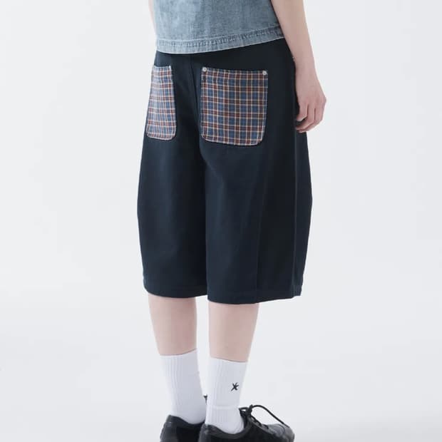 더콜디스트모먼트 버뮤다 팬츠