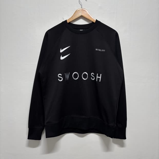 나이키 더블스우시 블랙 맨투맨