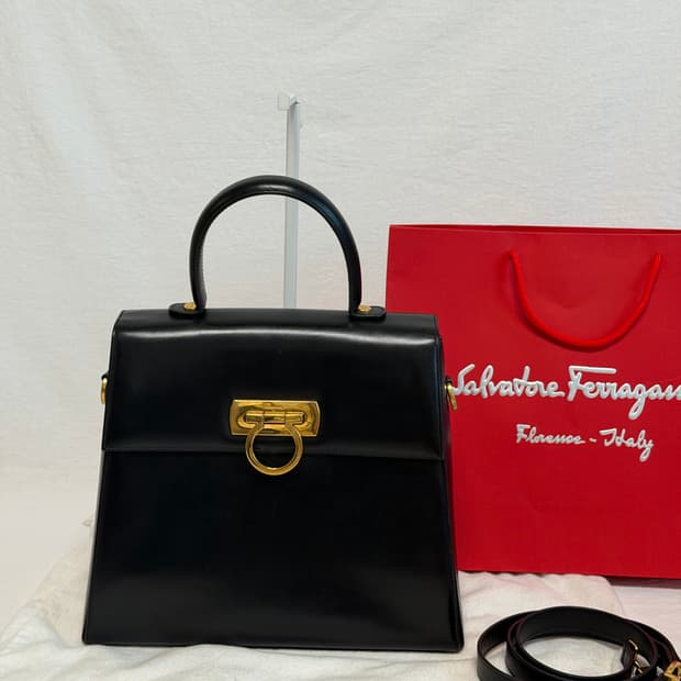 정품 페라가모 블랙 미디움 간치니백 탑핸들백 토트백 핸드백 차정원백 때