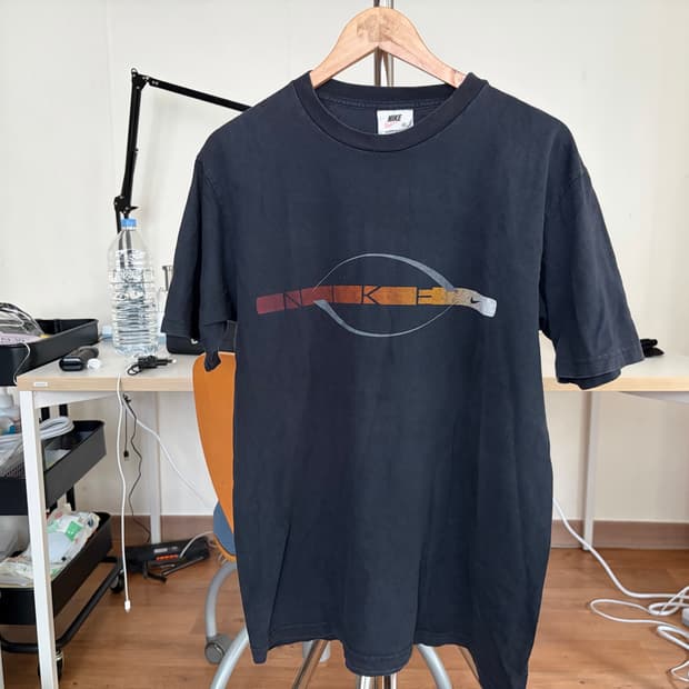 Nike 90s tee