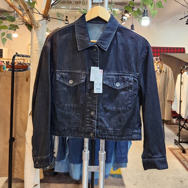 새제품 UNIQLO 유니클로 흑청 크롭 데님 자켓