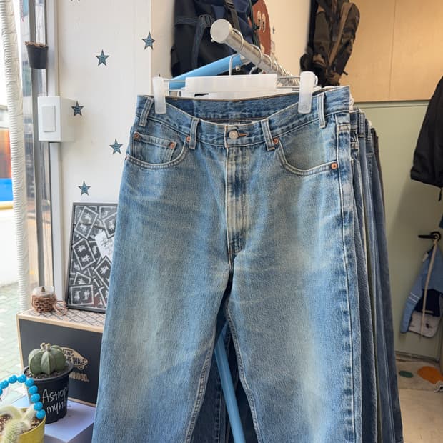 00s Levi’s 550