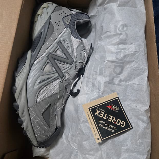 뉴발란스 610xv1  고어텍스 280cm신발 판매합니다