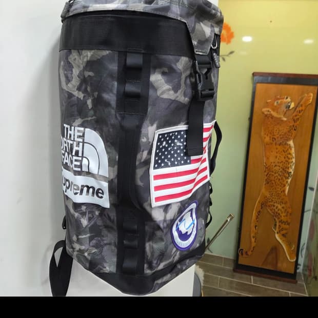 노스페이스X슈프림 카모 백팩