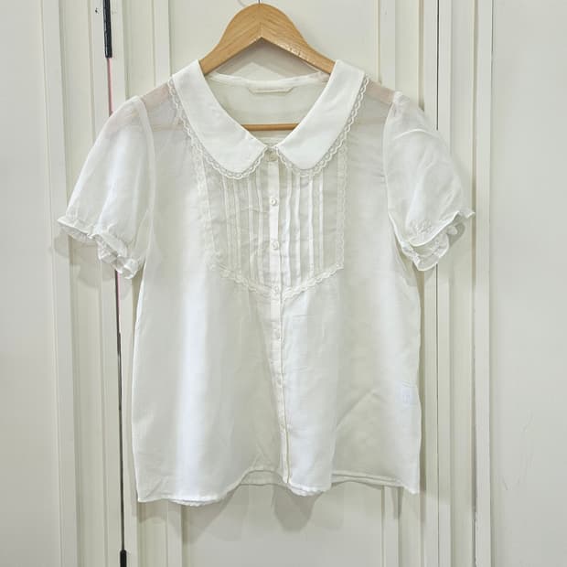 (OLIVE des OLIVE) 레이스 핀턱 퍼프 블라우스