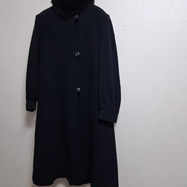 LOVE MODAC 레트로 블랙울모직 롱코트  폭스카라트리밍 볼륨소매밑단