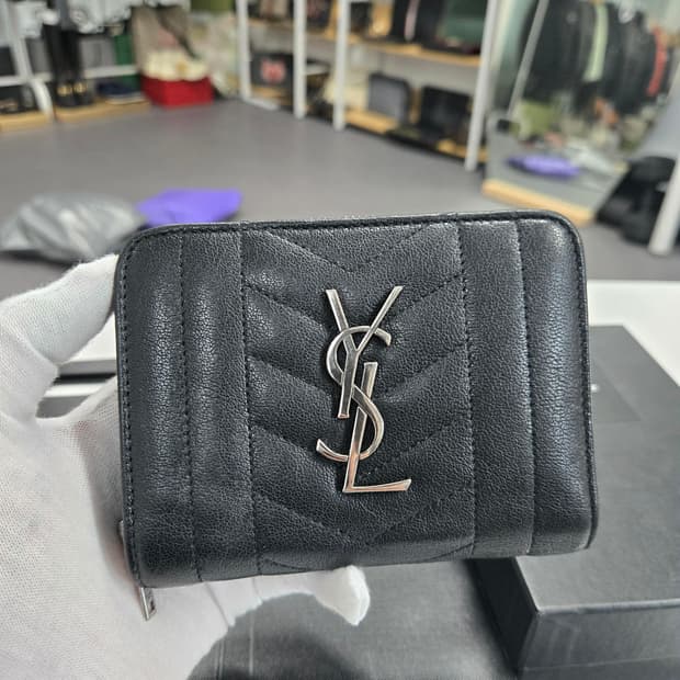 [50%세일] 입생로랑 지퍼 반지갑