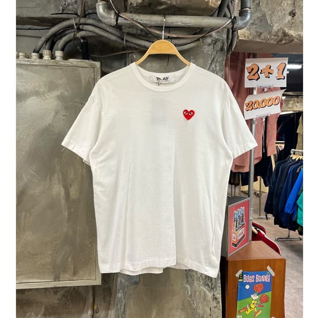 꼼데가르송 레드 하트 반팔티 화이트 XL #csz3327