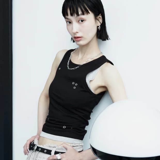 새상품 에잇세컨즈 아일렛 포인트 슬리브리스 블랙