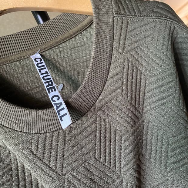 Culture Call 카키색 상의 FREE