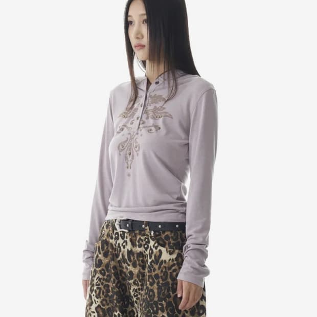아캄 Studded Leaf Hooded Long Sleeve 롱슬리브