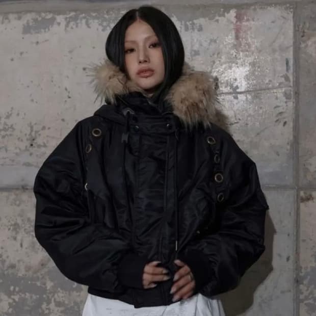 팬시클럽 아일렛 퍼 자켓 블랙