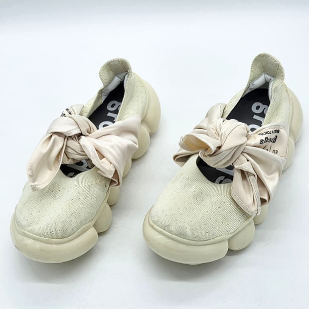 그라운즈 JEWELRY HANKIE PUMPS 바닐라 (240)