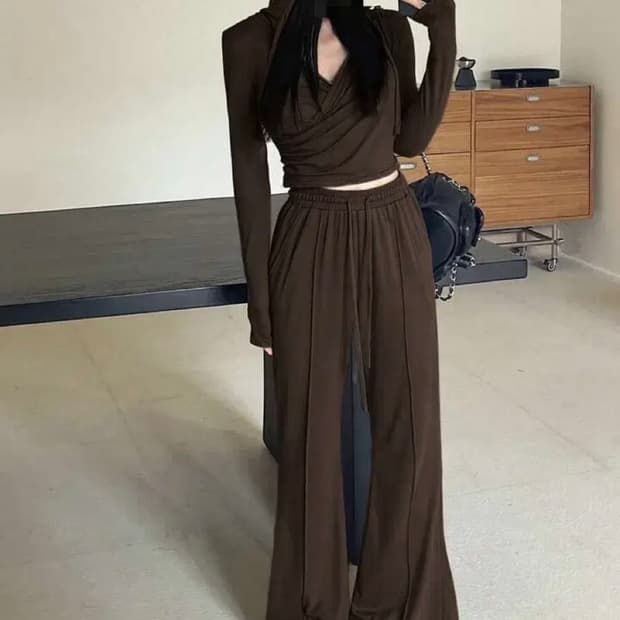 후드 스웨트셔츠와 팬츠  가을 의류