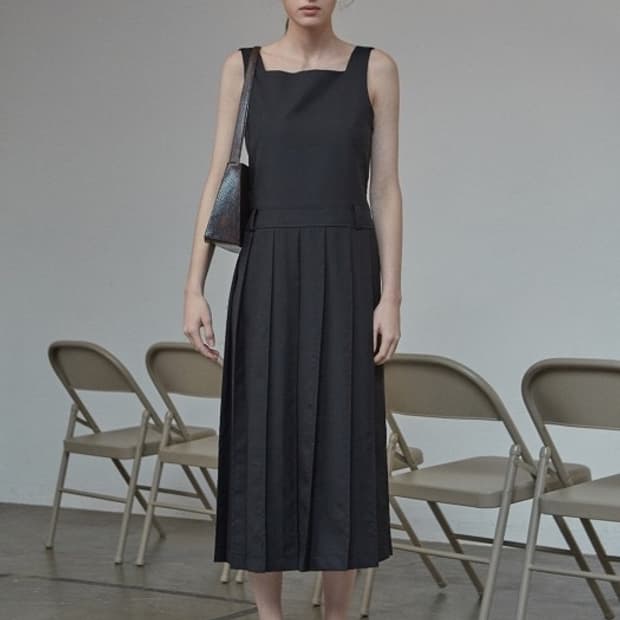 (S) 로우클래식 19SS STITCH PLEATED DRESS 블랙