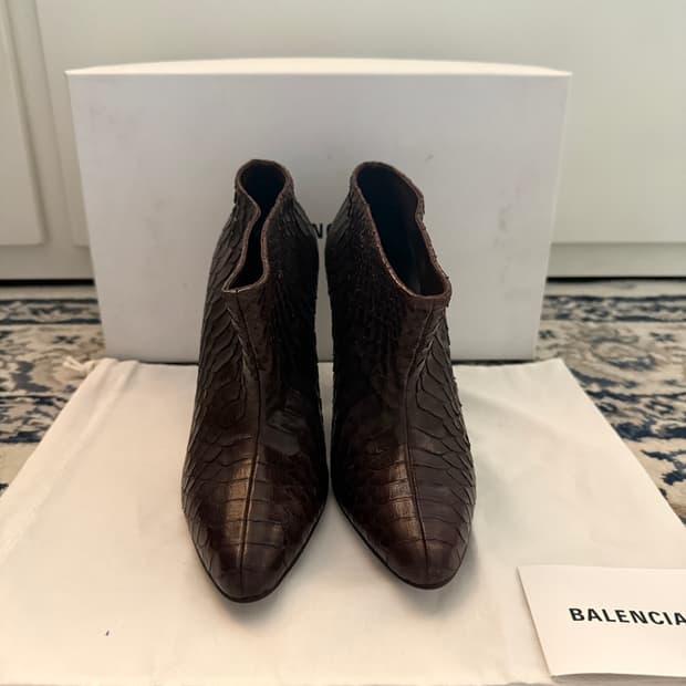 발렌시아가 파이톤 레더 포인티드 앵클부츠