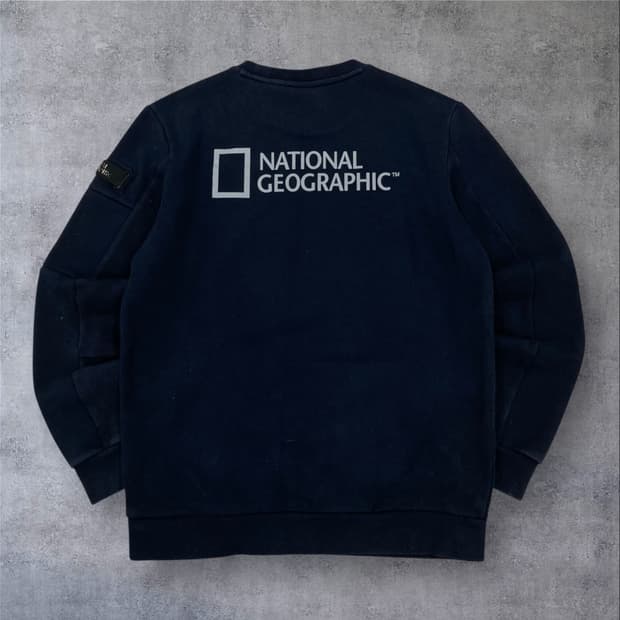 내셔널 지오그래픽 빅로고 와펜 네이비 맨투맨