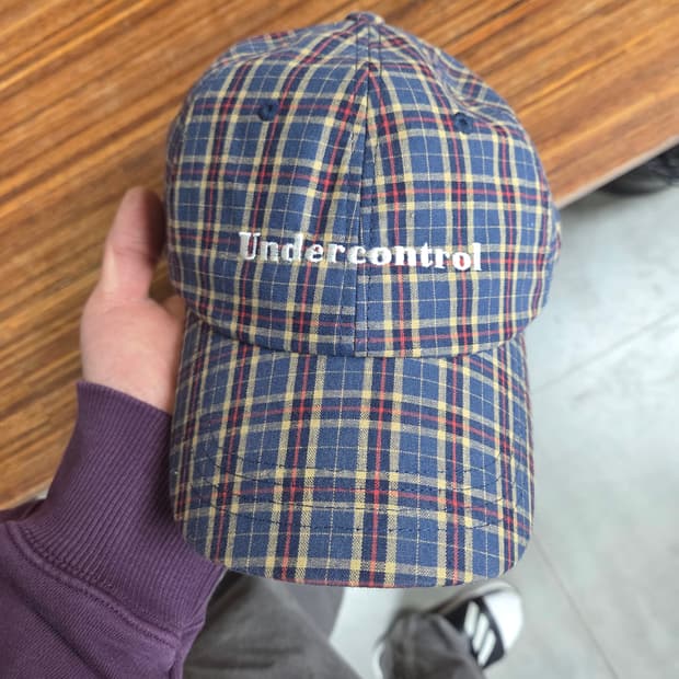 언더컨트롤 자수로고 체크 모자 프리 