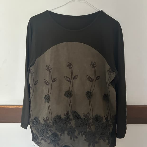dark brown flower tshirt 