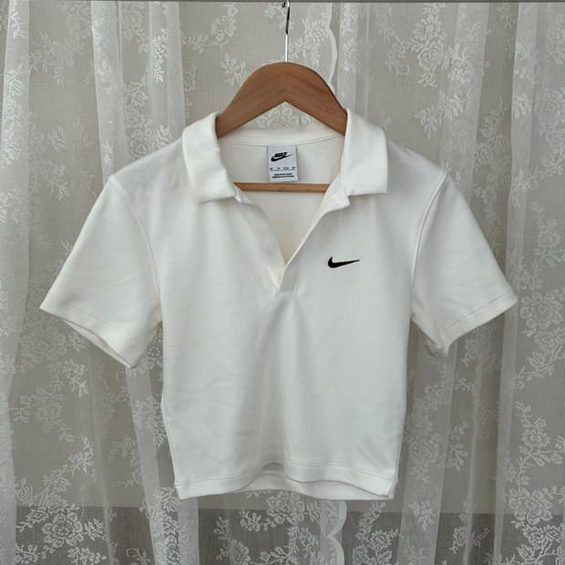 XS) 나이키 우먼 에센셜 크롭 반팔 카라티