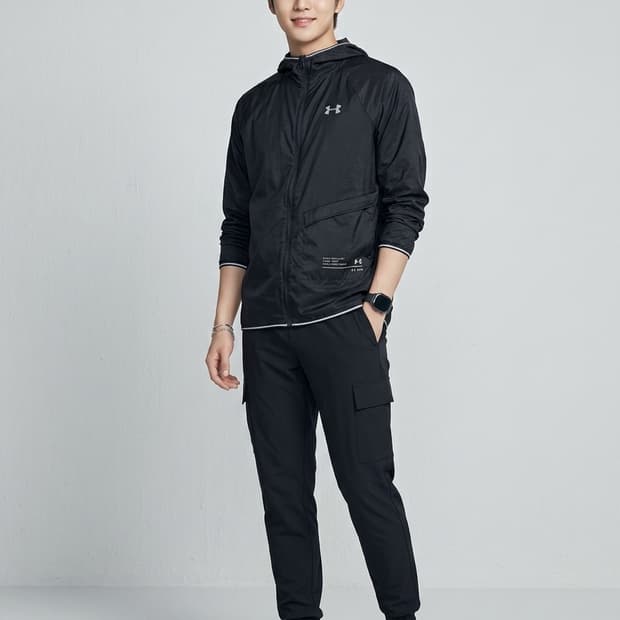 언더아머(Under Armour) RUN 팩어블 초경량 바람막이 자켓
