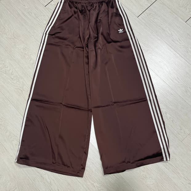 아디다스 새틴 와이드 레그 트랙 팬츠 - 브라운:크림화이트