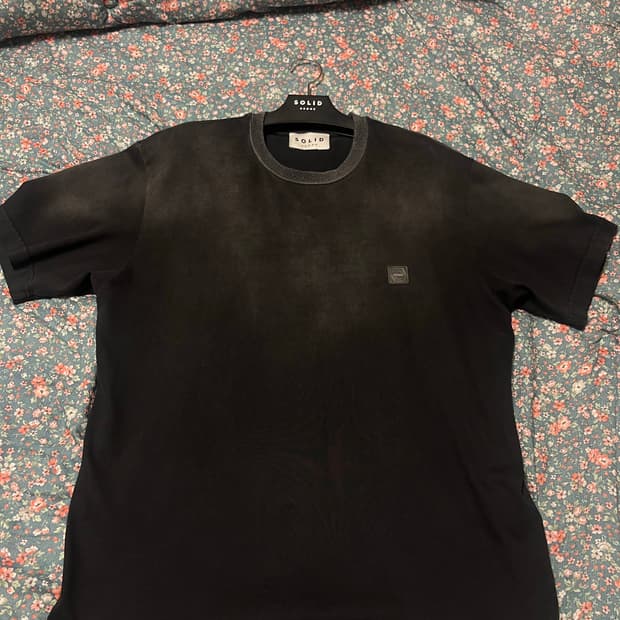 솔리드옴므 그라데이션 백로고 티셔츠