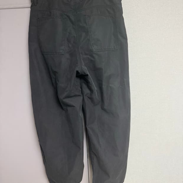 밀로 아카이브 리플렉트 커브드 치노 팬츠 블랙