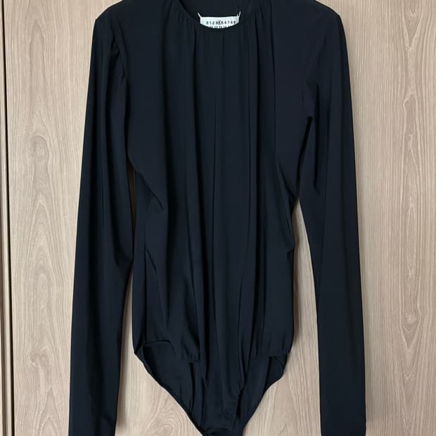 마르지엘라 블랙 라운드넥 바디수트 IT46