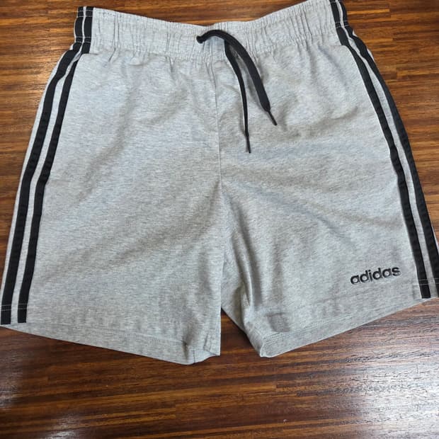 아디다스 에센셜 삼선 쇼츠반바지 L