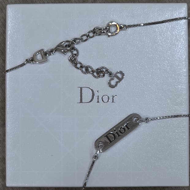 디올 은장 가로 플레이트 (가로바) dior 로고 목걸이