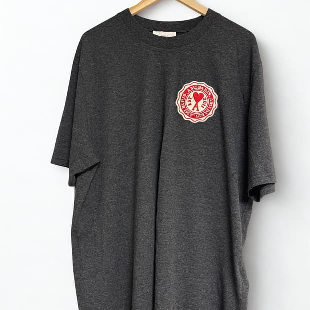 아미 AMI 패치 로고 반팔 티셔츠 차콜